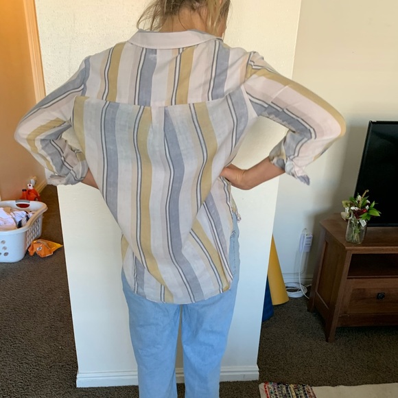 Beachy button down! - Picture 3 of 4